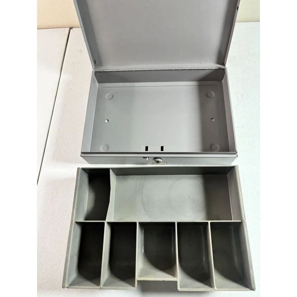 Vintage Flash Filing Metal Cash Box 7x10x2 Fresno‎ CA Garage Sale Staple